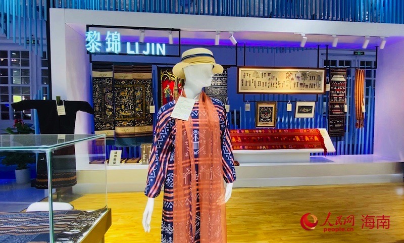 黎錦展示區。李浩蓉攝