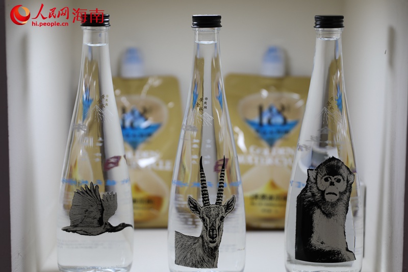 新疆館展出的產(chǎn)品。 人民網(wǎng) 孟凡盛攝