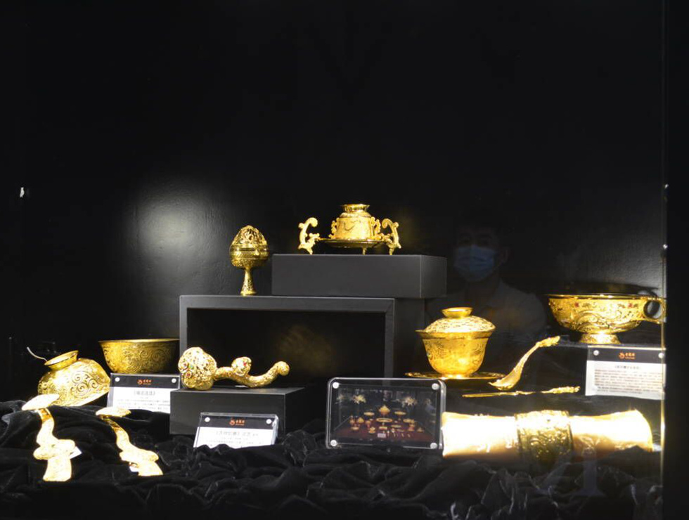 消博會珠寶展區(qū)內的黃金制品。人民網 潘惠文攝