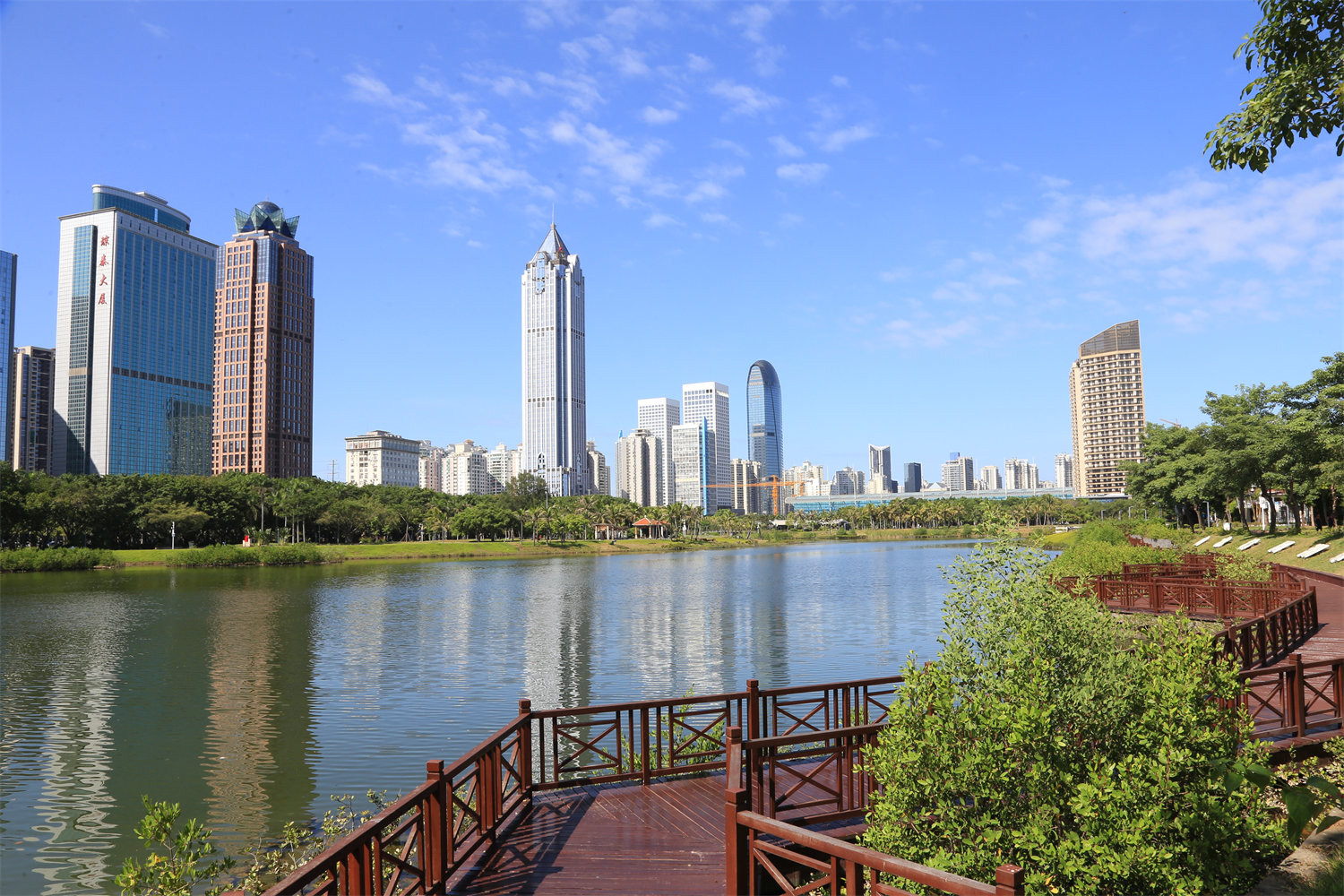 萬綠園作為海口開放性熱帶海濱生態公園，良好的生態環境成為海口一張靚麗的名片。
