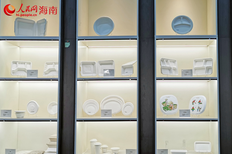 海口裕同環(huán)保科技有限公司生產(chǎn)的餐具大部分將銷往海外。人民網(wǎng) 孟凡盛攝