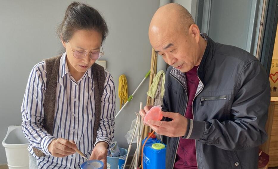 “候鳥”人才手工制作文創產品