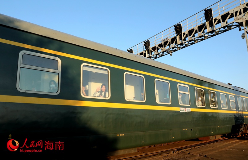 火車抵達海口。人民網 符武平攝