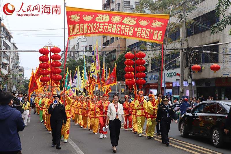 “馬匹”花車方陣。 人民網 牛良玉攝