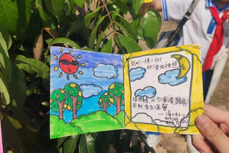 孩子們親手繪制的祝?？?。 龍華區供圖