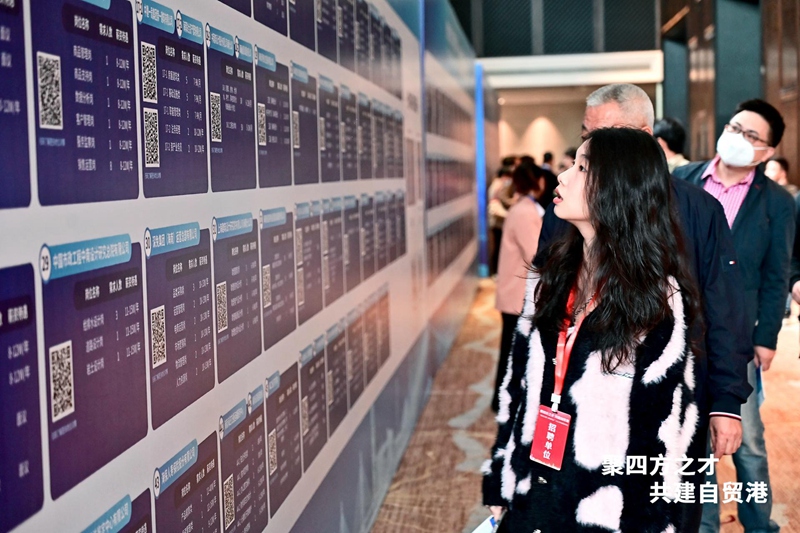 海南“百場萬崗·四城同辦”2023年校招活動重慶站現場。海南省委宣傳部供圖