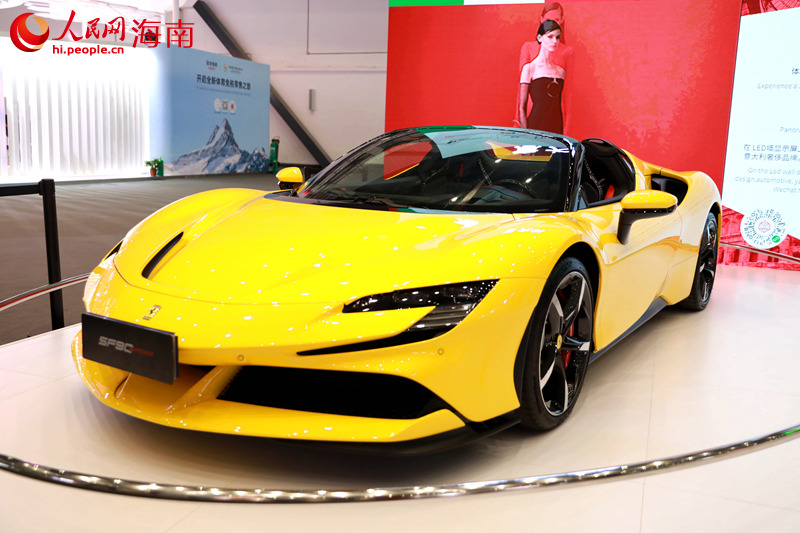 意大利展臺的跑車。 人民網(wǎng) 孟凡盛攝