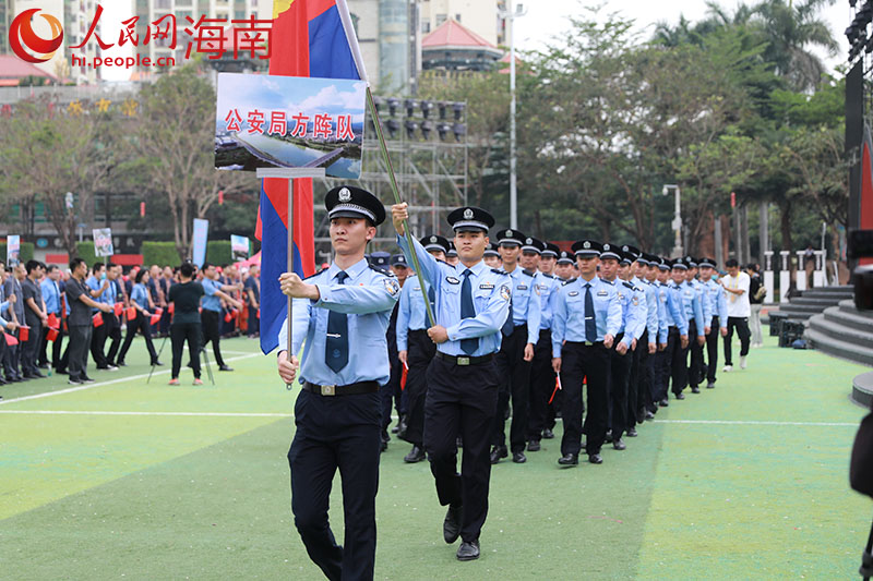 公安局方陣隊。人民網(wǎng) 孟凡盛攝
