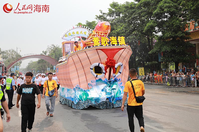 鶯歌海鎮(zhèn)花車。人民網(wǎng) 孟凡盛攝