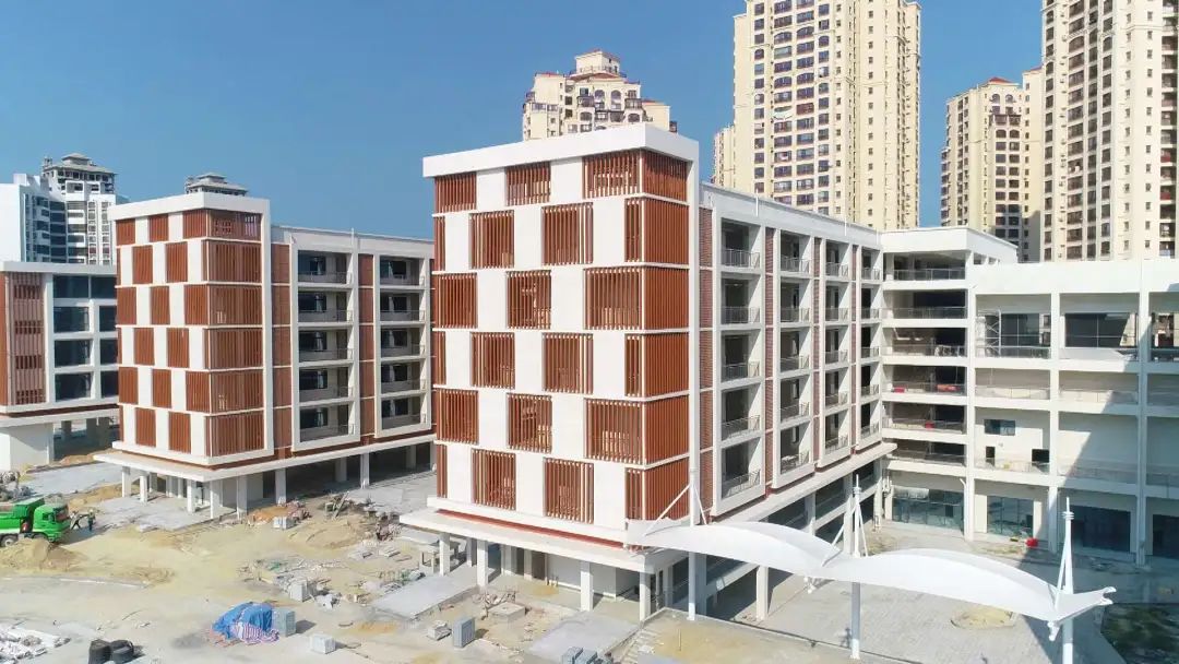 圖為東方市感恩實驗學(xué)校項目現(xiàn)場。