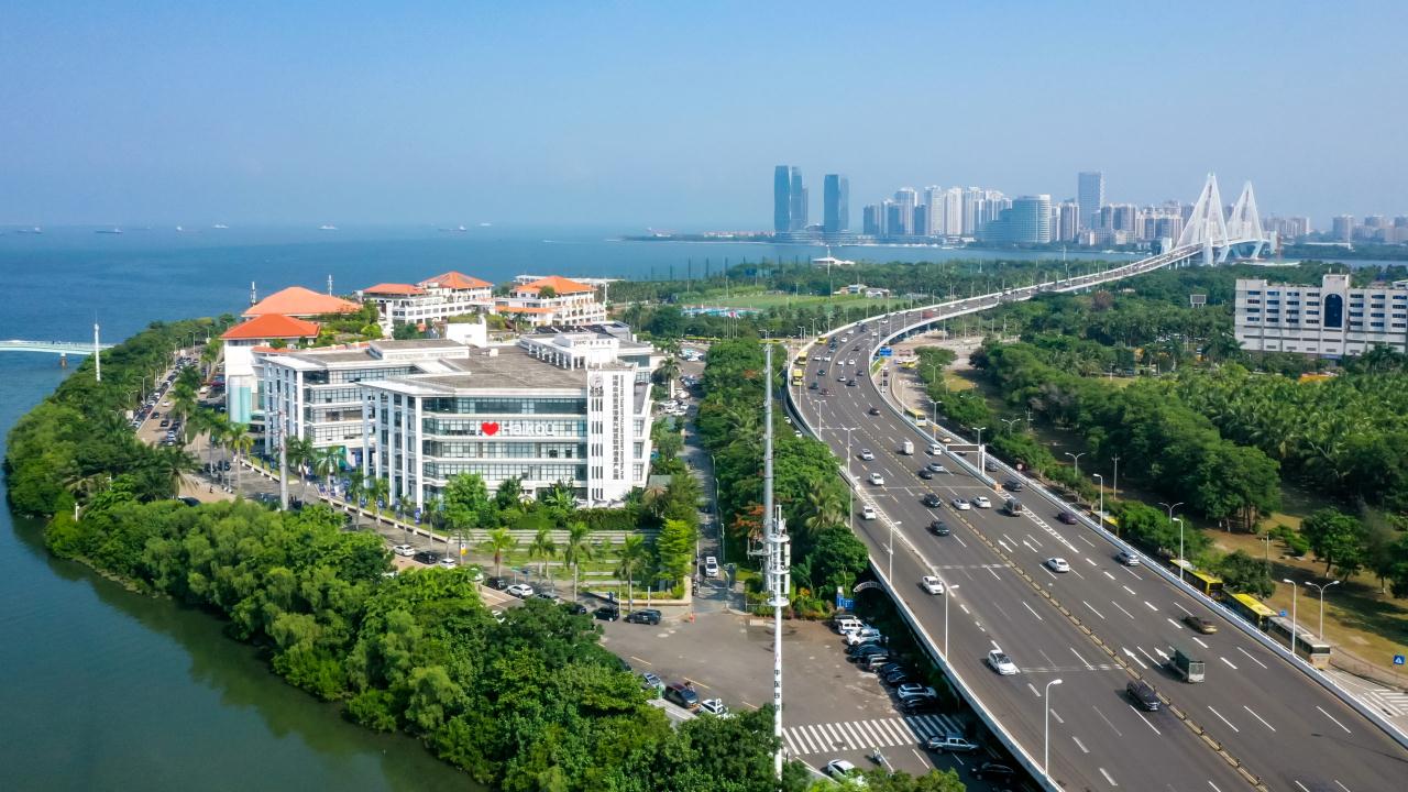 航拍海口龍華區復興城一帶城市風景。
