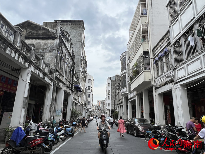 新民西路兩旁均為騎樓建筑。人民網記者 李學山攝