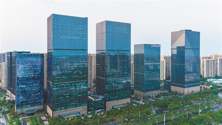 海口市國興大道中段的大英山CBD核心區(qū)。