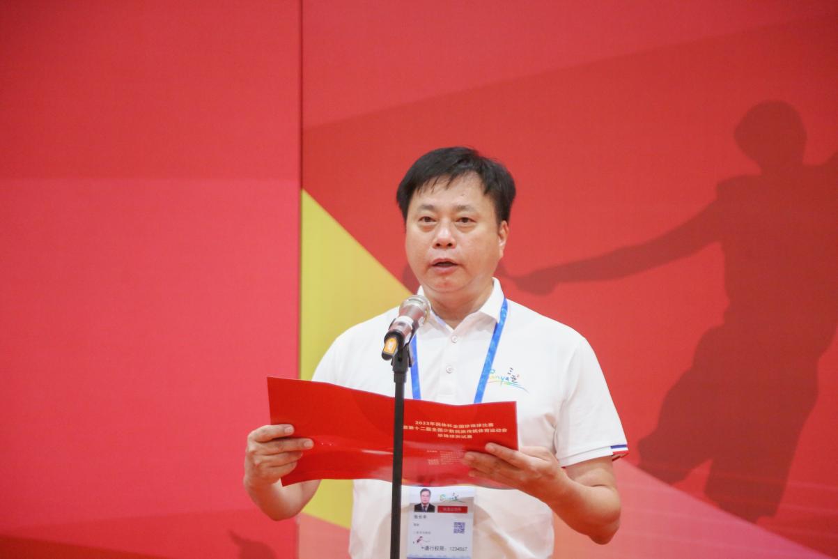 三亞市人民政府副市長、第十二屆全國少數(shù)民族傳統(tǒng)體育運動會執(zhí)行工作委員會副主任兼秘書長張長豐致歡迎詞。人民網(wǎng) 牛良玉攝