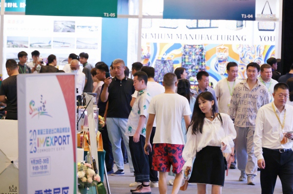 本屆展會(huì)吸引了近百家企業(yè)參展，涵蓋酒水、汽車、游艇、食品等多個(gè)品類。