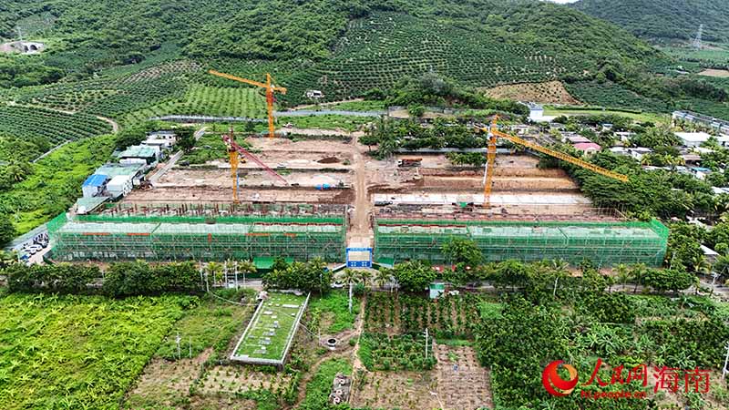布山湖畔共享農(nóng)莊項(xiàng)目施工現(xiàn)場(chǎng)。人民網(wǎng)記者 牛良玉攝