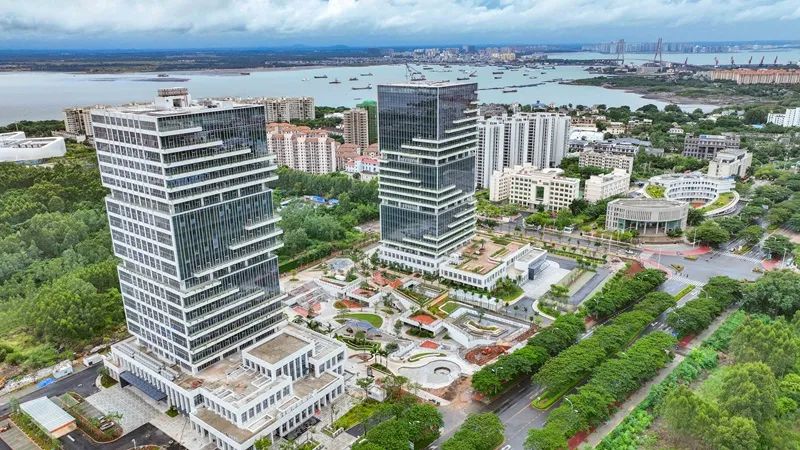 洋浦國際航運(yùn)大廈。截至目前，已有近100家企業(yè)入駐。陳元才攝
