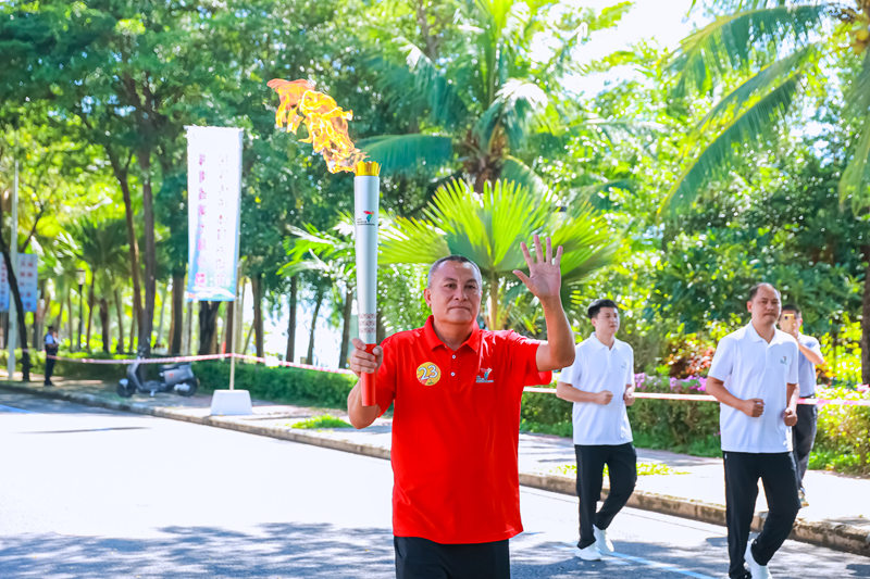 火炬手鐘進華。省七屆民族運動會執委會供圖