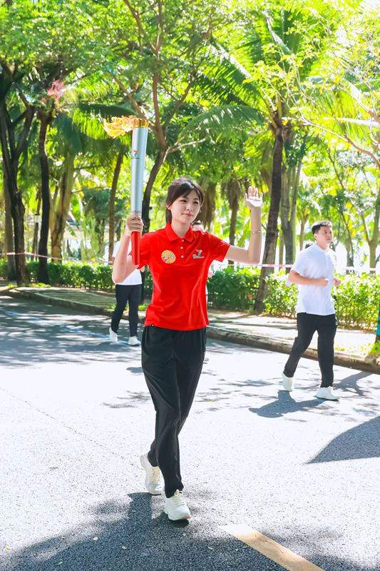 火炬手郭秀好。省七屆民族運動會執委會供圖