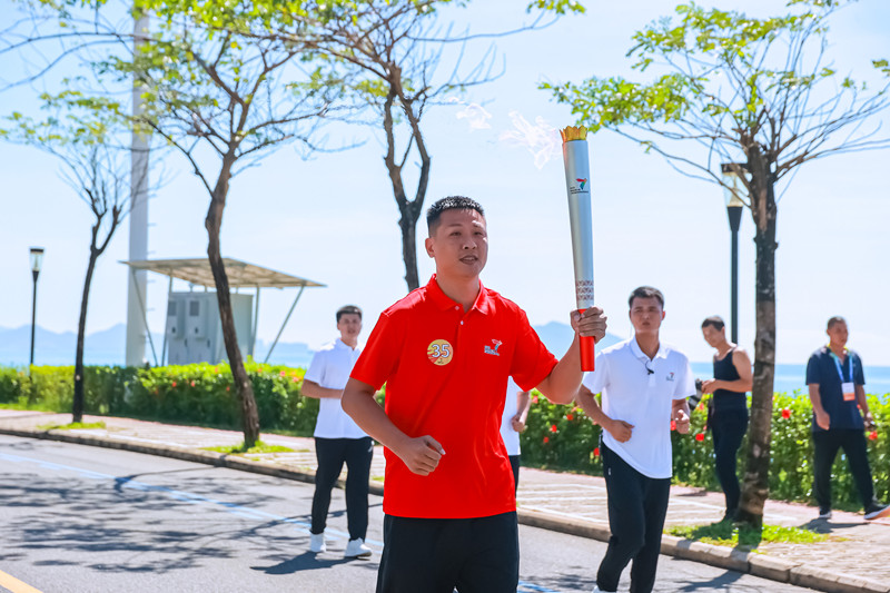 火炬手盧京。省七屆民族運動會執(zhí)委會供圖