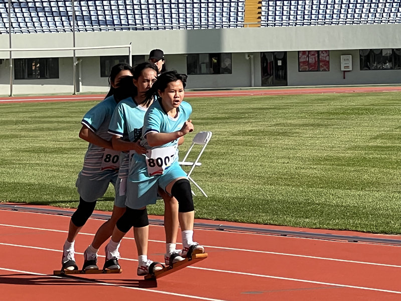 板鞋競速比賽現場。人民網李學山攝