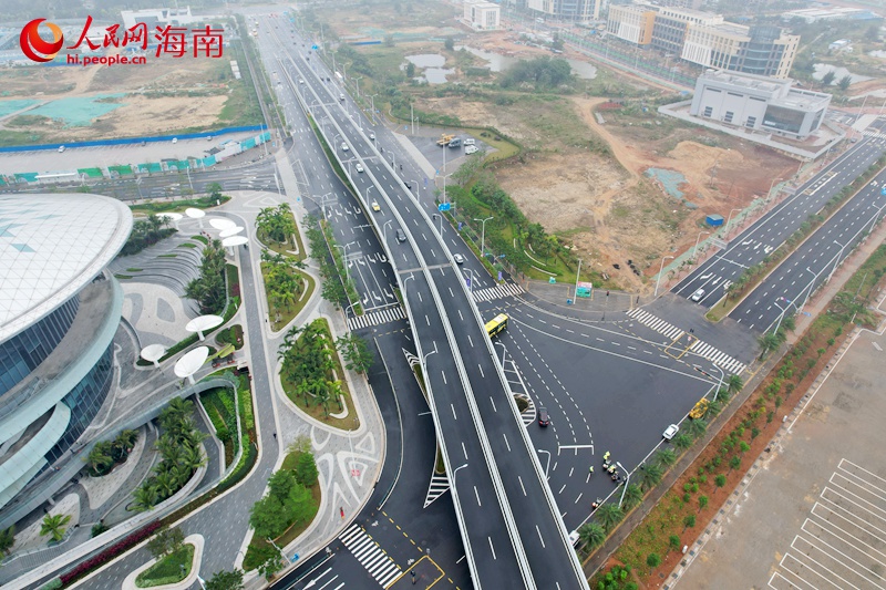 海南環(huán)島旅游公路正式通車。人民網(wǎng)記者 孟凡盛攝