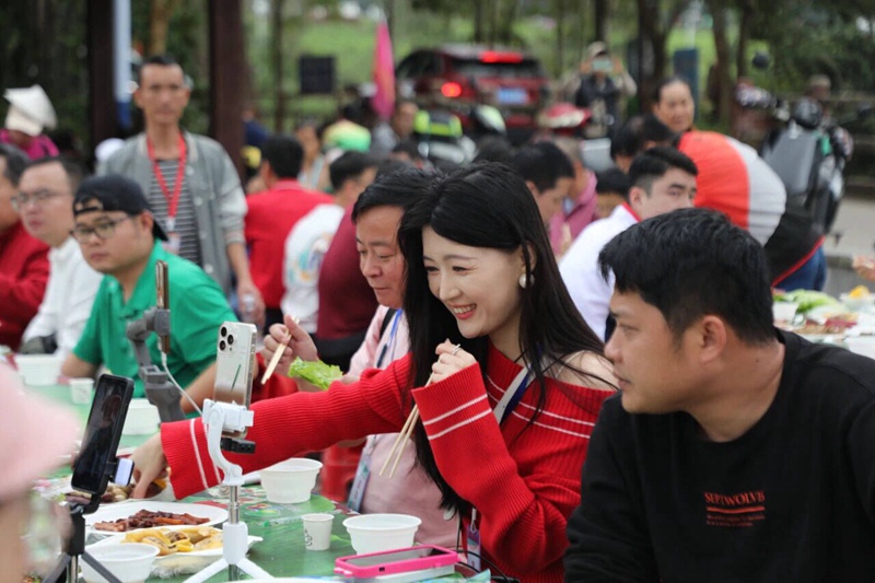 “中國(guó)早春茶之鄉(xiāng)”新品發(fā)布會(huì)活動(dòng)現(xiàn)場(chǎng)。白沙融媒體中心供圖