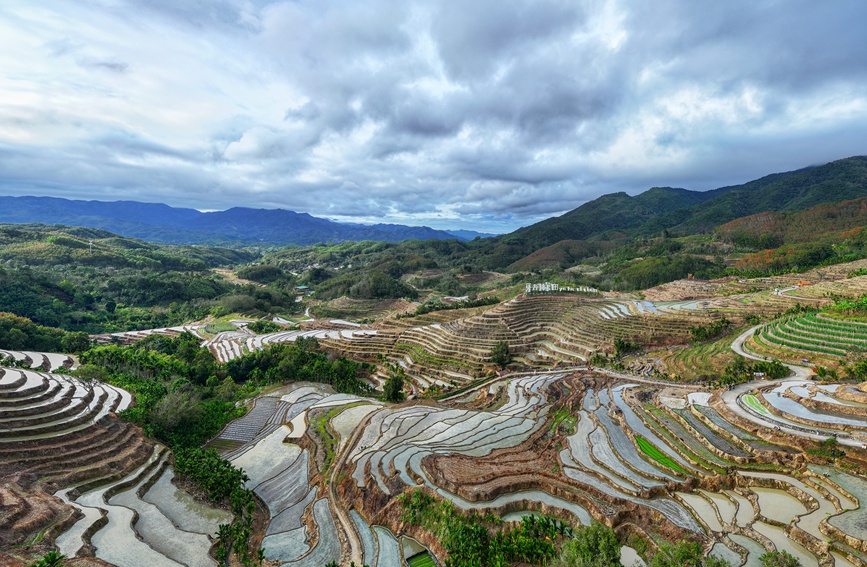 牙胡梯田，全年皆景，每年吸引著眾多游客前來觀賞和旅游。孟志軍攝