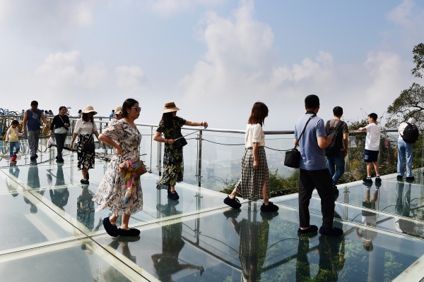 春節黃金周過后，三亞亞龍灣熱帶森林天堂景區仍然保持著日均接待游客過萬的高人氣。黃慶優 攝影