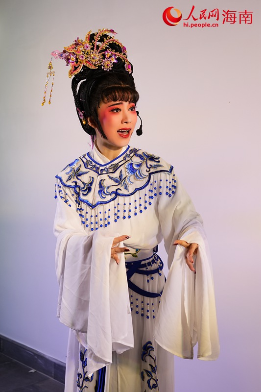 正月十五，在海口瓊山區(qū)上演“瓊劇鬧新春”活動。 人民網記者 孟凡盛攝 