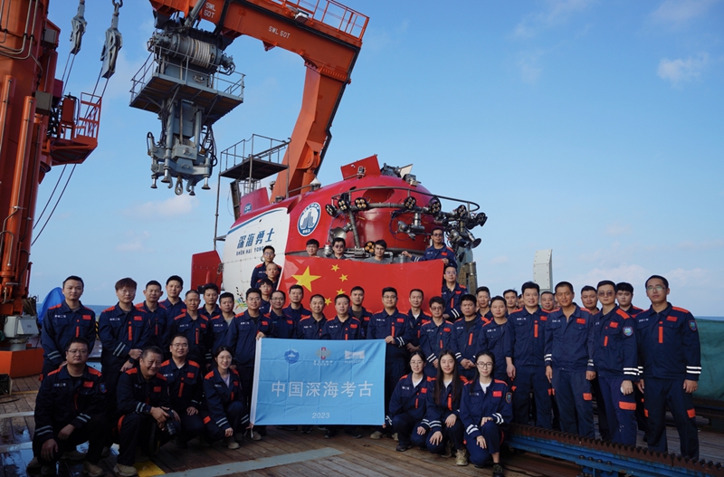 深海考古隊(duì)合影（海南省旅文廳供圖）