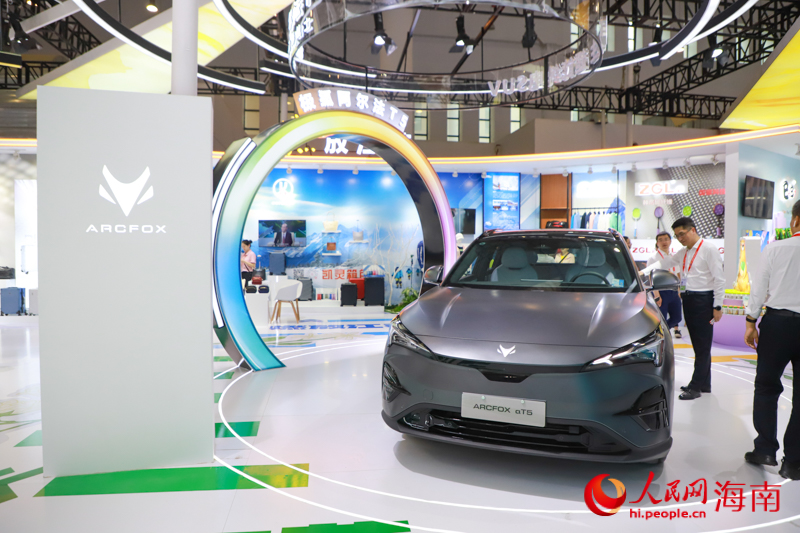 江蘇展館展出的新能源汽車(chē)。人民網(wǎng)記者 牛良玉攝