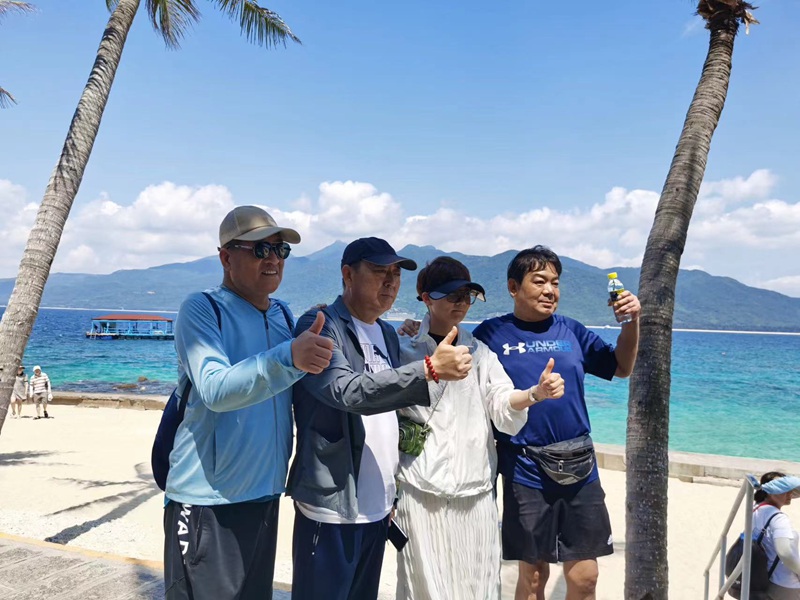腎友生活品質訓練營成員在三亞游玩。受訪者供圖
