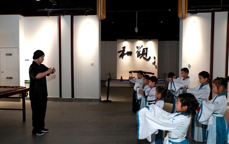 禮儀體驗(yàn)現(xiàn)場(chǎng)。主辦方供圖