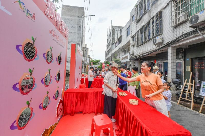現場互動活動歡樂多，市民游客都積極參與嘗試。  主辦方供圖.jpg