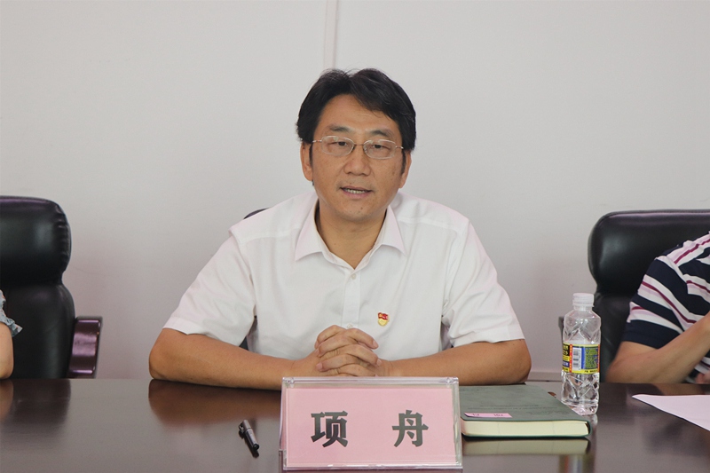 三亞市人民醫(yī)院院長項舟主持博士后流動站相關活動。三亞市人民醫(yī)院供圖