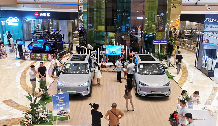 吉利銀河系列首款全球車型--銀河E5亮相海口