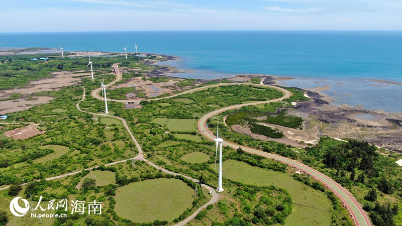 海南環島旅游公路儋州段宛如一條“臥龍”。人民網記者 符武平攝