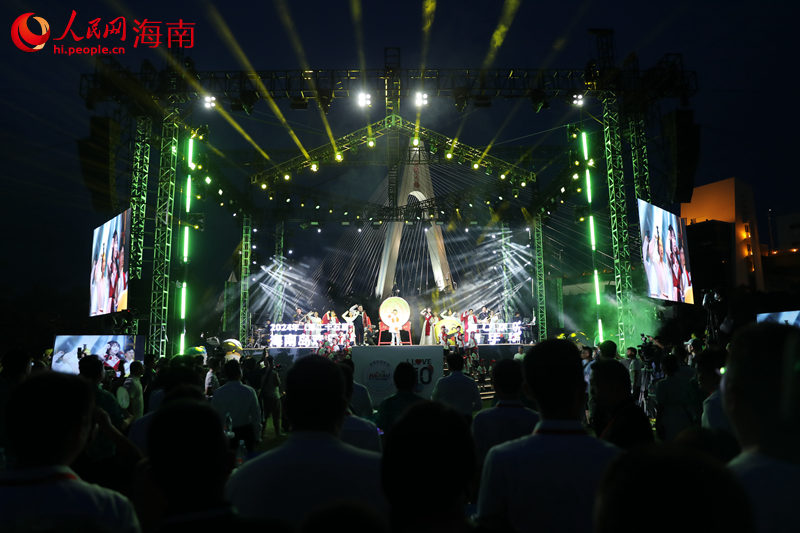 歡樂(lè)節(jié)開(kāi)幕式現(xiàn)場(chǎng)。 人民網(wǎng)記者 孟凡盛攝