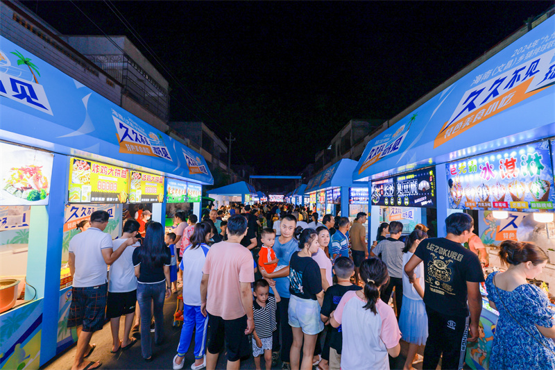 28日晚，2024年“九九杯”海南（文昌）鄉鎮排球聯賽第三周比賽開打。(文昌市委宣傳部供圖)