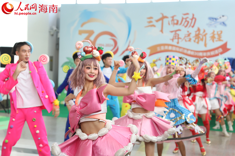 舞蹈《多巴胺快閃》閃亮登場。人民網(wǎng)記者 毛雷攝