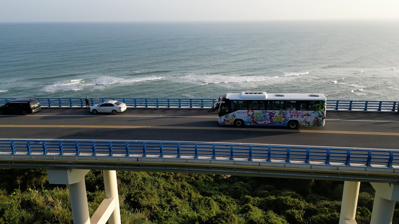 海南環島旅游公路觀光巴士。海汽集團供圖