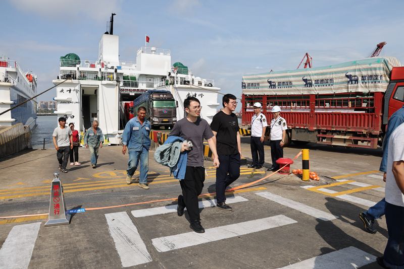 瓊州海峽復(fù)航后客滾船抵達(dá)港口。海南海事局供圖