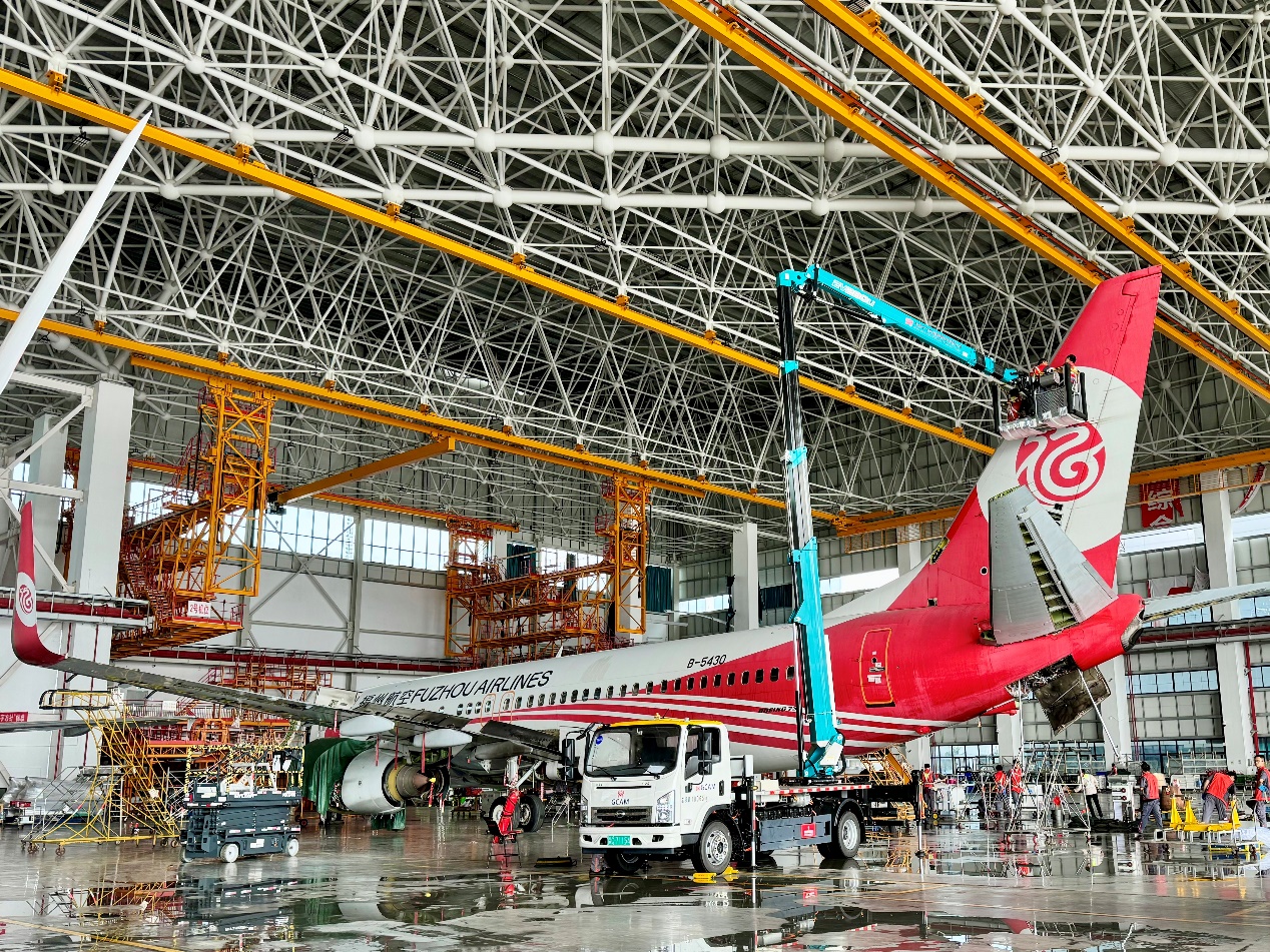 一站式維修基地定檢機庫生產現場。