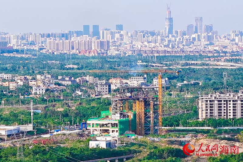 環(huán)島首發(fā)驛站項目主體結構封頂。人民網記者 牛良玉攝