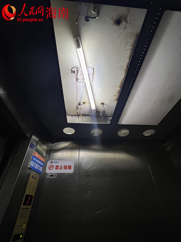 破損比較嚴重的麗花城A座電梯。人民網記者 李學山攝
