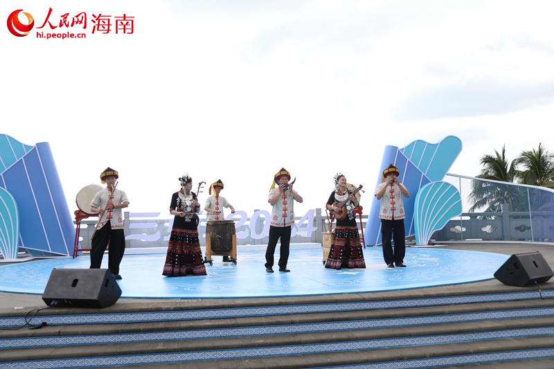 海南八音樂器表演。 人民網(wǎng)記者 孟凡盛攝