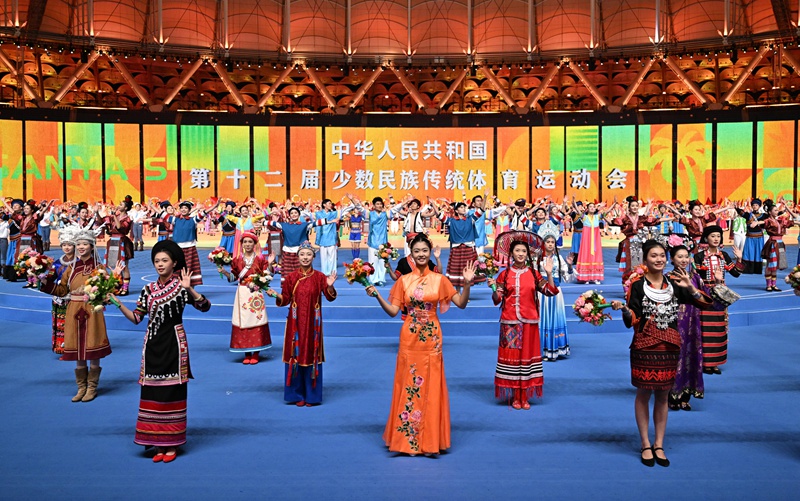 第十二屆全國少數(shù)民族傳統(tǒng)體育運動會閉幕式于11月30日在三亞舉行。圖源：運動會網(wǎng)上新聞中心