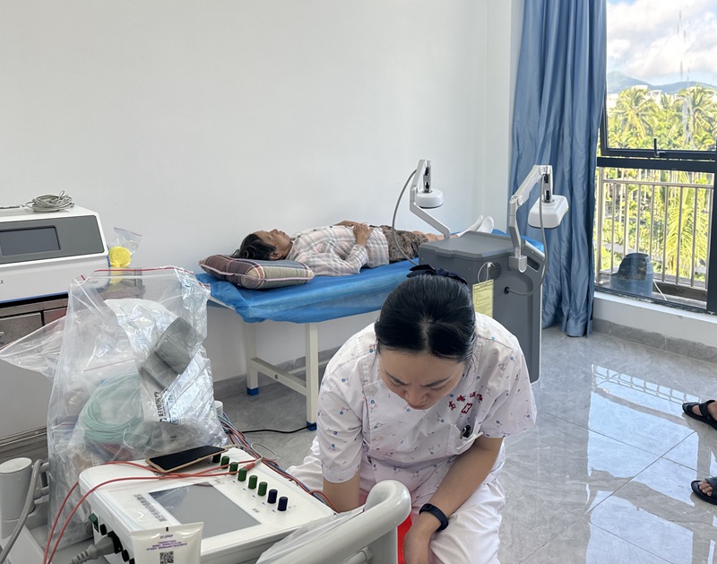 三亞市基層慢病康復理療站現(xiàn)場。三亞市衛(wèi)生健康委員會供圖