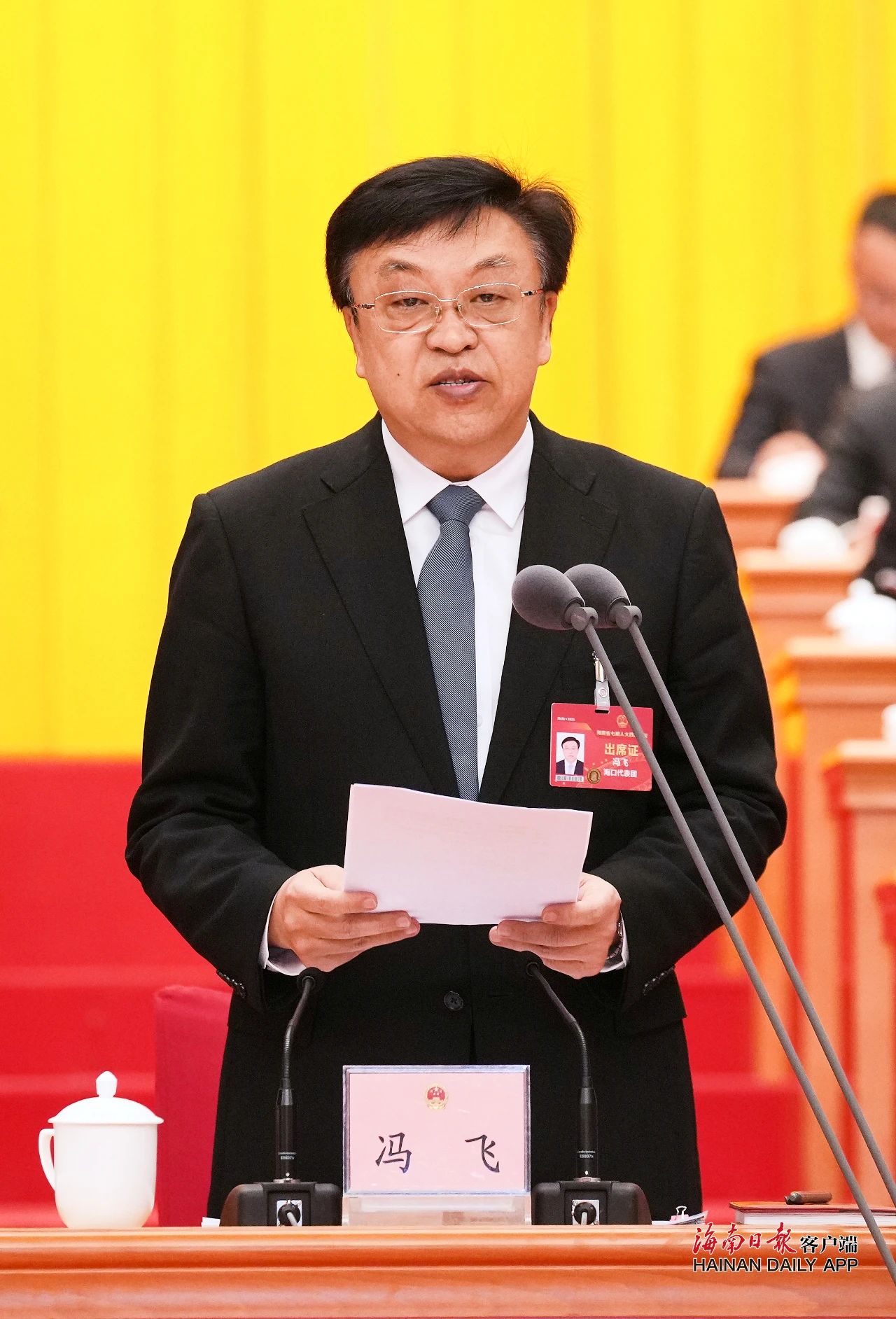 2025年1月14日，海南省第七屆人民代表大會第四次會議在省人大會堂隆重開幕。大會主席團常務主席、本次會議執行主席馮飛主持大會。